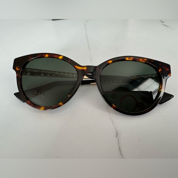 Christian Dior Sunglasses - Picture 5 of 10